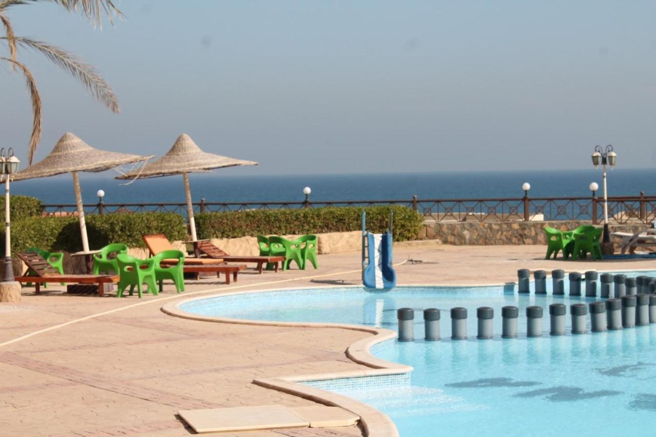 La Sirena Double Room With Mountain View, Families And Couples Only, Extra Of 150 Egyptian Pounds Per Person Per Stay ,To Be Paid To The Resort Ain Sukhna Exterior photo